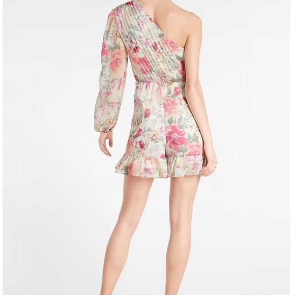 Bloggers Favorite Express metallic floral one shoulder pleated ruffled romper XS - Picture 3 of 16